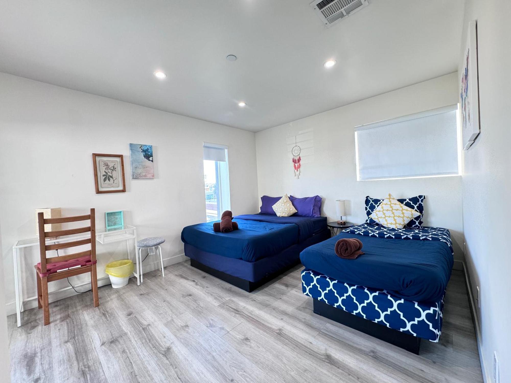 Cozy Chamber 3 Bedroom Hollywood Townhouse Holiday home *